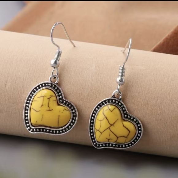 NWT Yellow Heart Boho Dangle Earrings - Picture 3 of 4